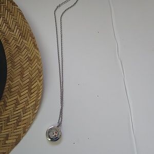 Woman's necklace